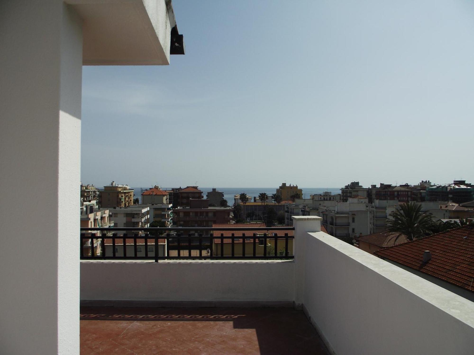 Riviera Apartments Пьетра-Лигуре Экстерьер фото