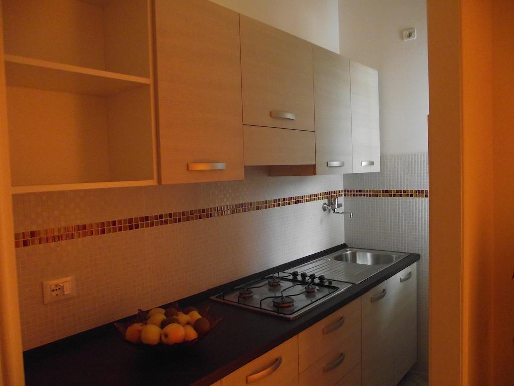Riviera Apartments Пьетра-Лигуре Номер фото