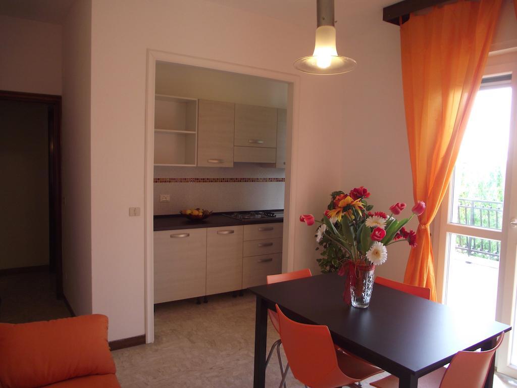 Riviera Apartments Пьетра-Лигуре Номер фото