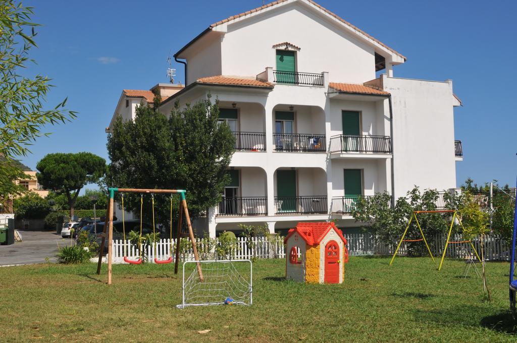 Riviera Apartments Пьетра-Лигуре Экстерьер фото