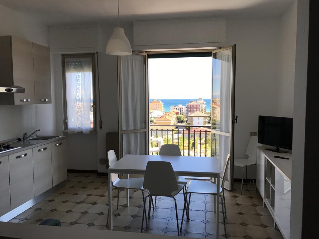 Riviera Apartments Пьетра-Лигуре Экстерьер фото