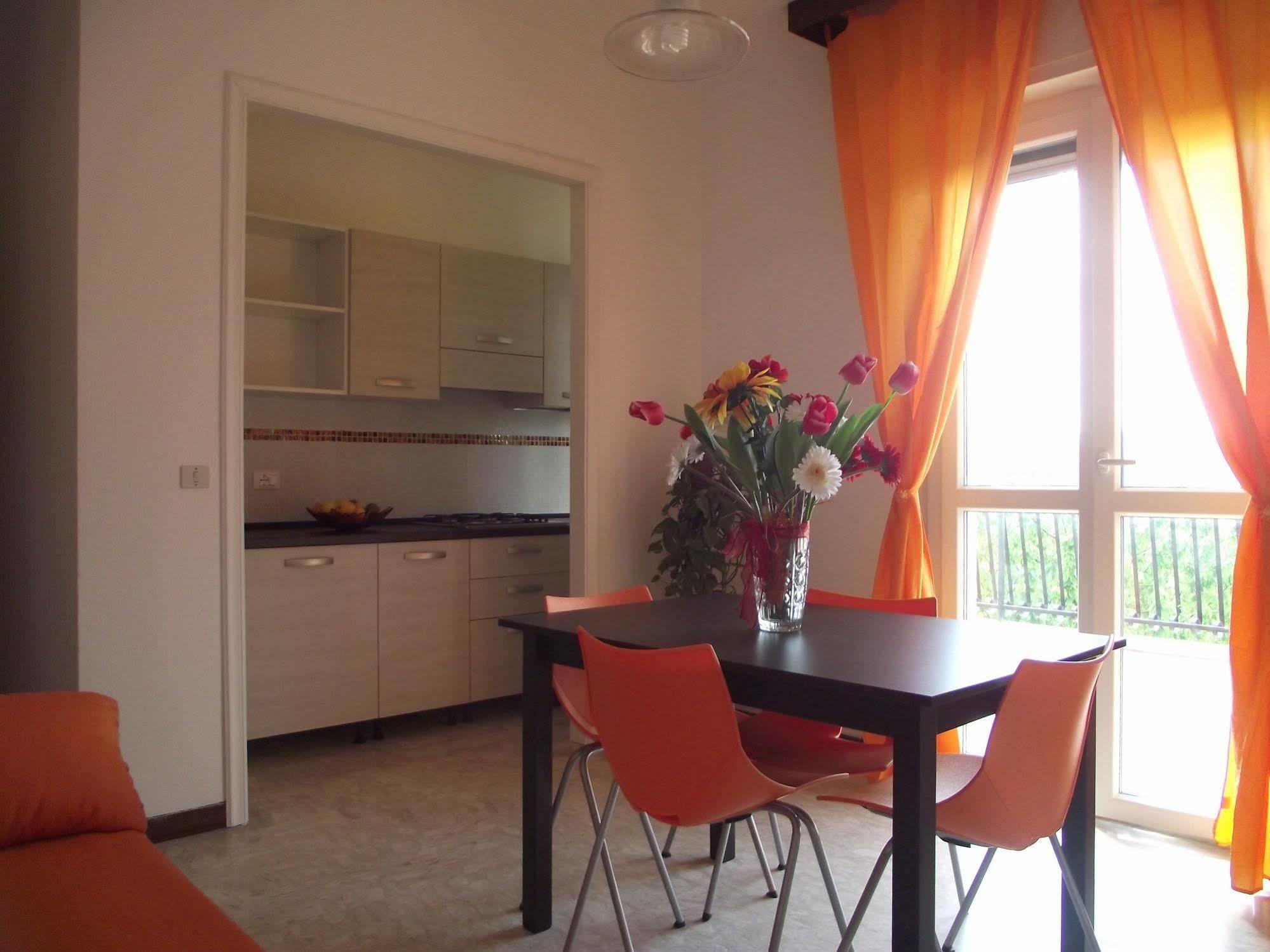 Riviera Apartments Пьетра-Лигуре Экстерьер фото
