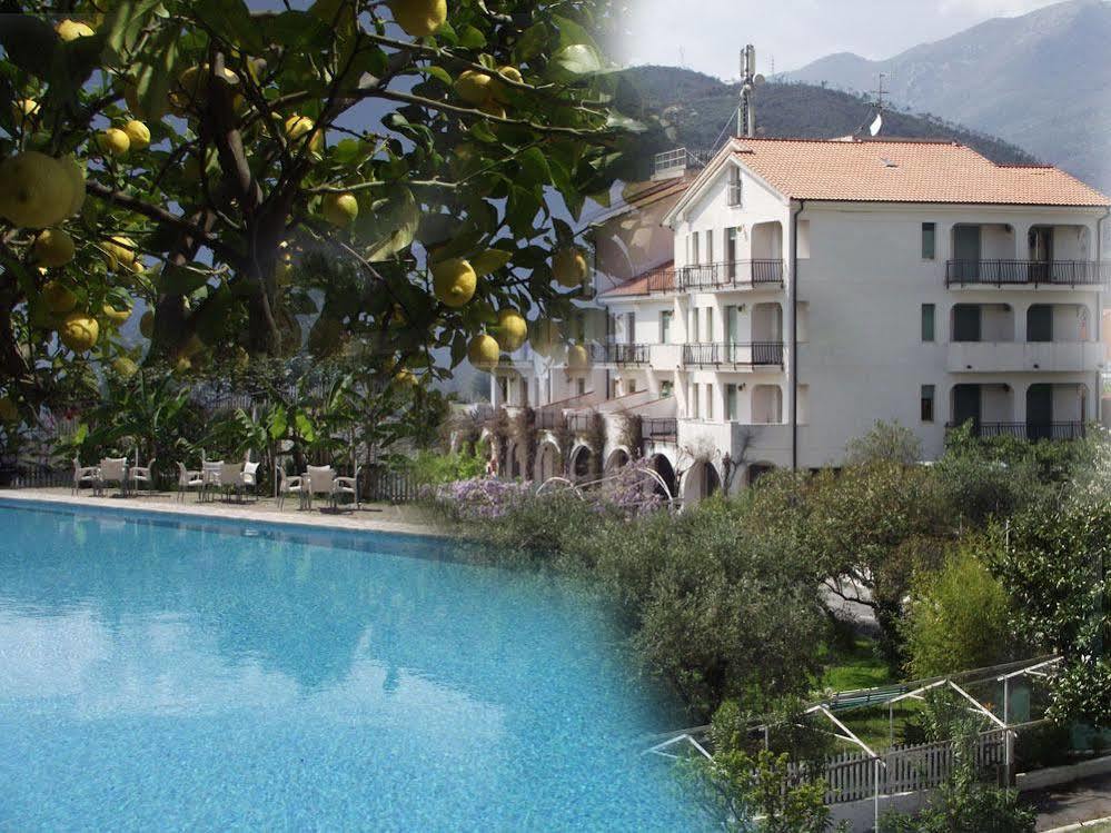Riviera Apartments Пьетра-Лигуре Экстерьер фото